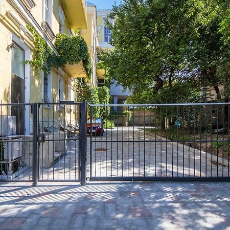 Self Check-In Apartments Near Landscape Alley Киев Экстерьер фото